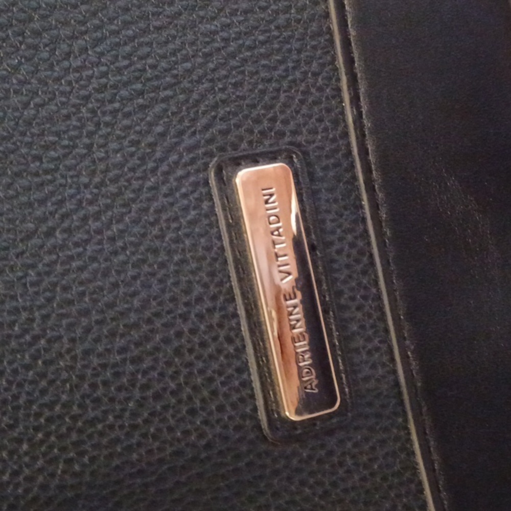 STUNNING Adrienne Vittadini Black Shoulder Bag - Picture 5 of 12